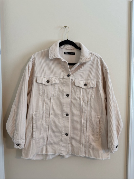 Zara Jackets & Blazers - Zara Cream Oversized Corduroy
Jacket/Shacket with Pockets Size Women’s Medium